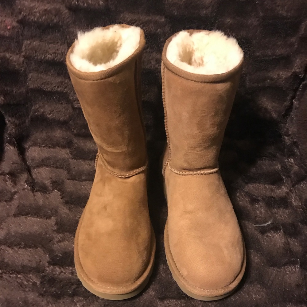 Ugg classic Short II size 6